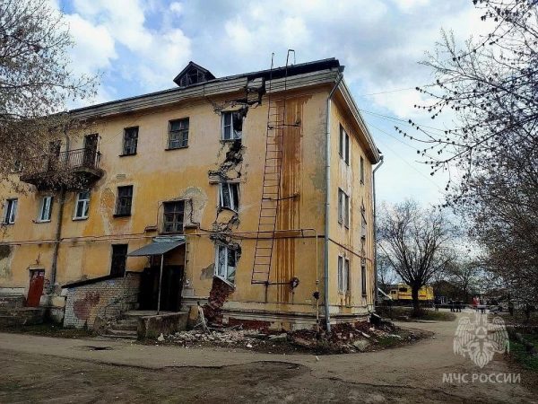 Многоквартирный дом в Балахне треснул по&nbsp;швам