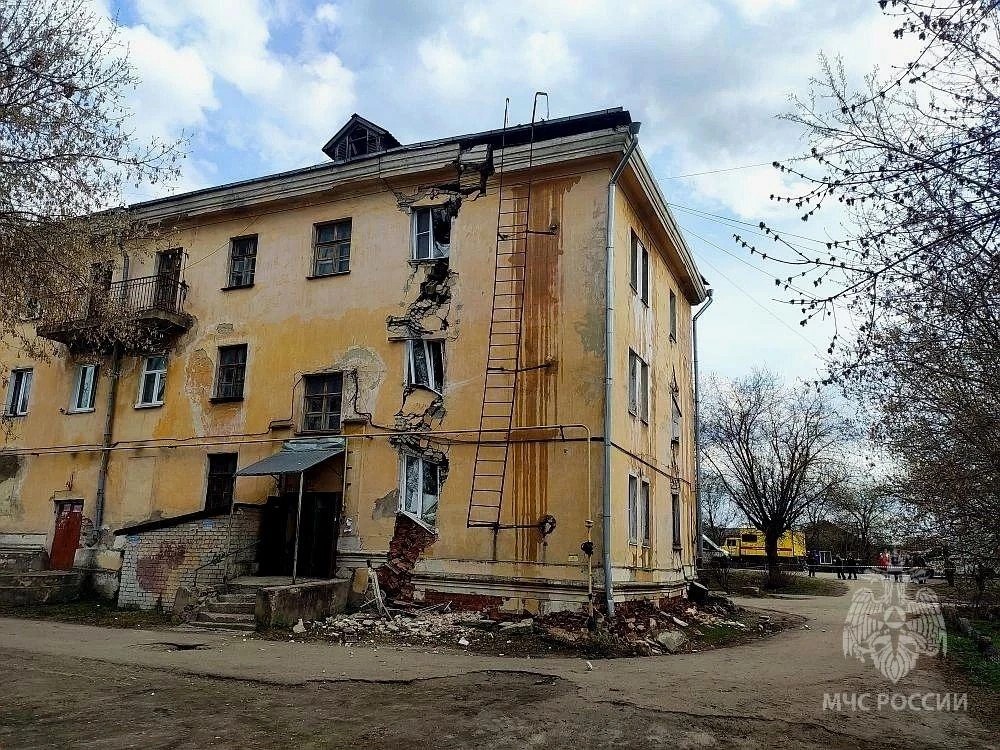 Многоквартирный дом треснул в Балахне