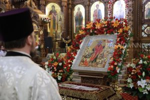 Врач рассказал, безопасно ли целовать иконы в&nbsp;храме