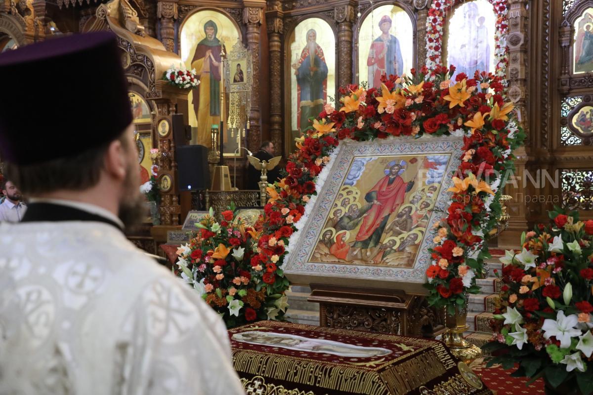 Врач рассказал, безопасно ли целовать иконы в&nbsp;храме