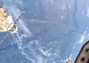 Космонавт Олег Артемьев показал Волгу с высоты МКС
