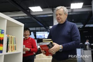 Александр Воложанин