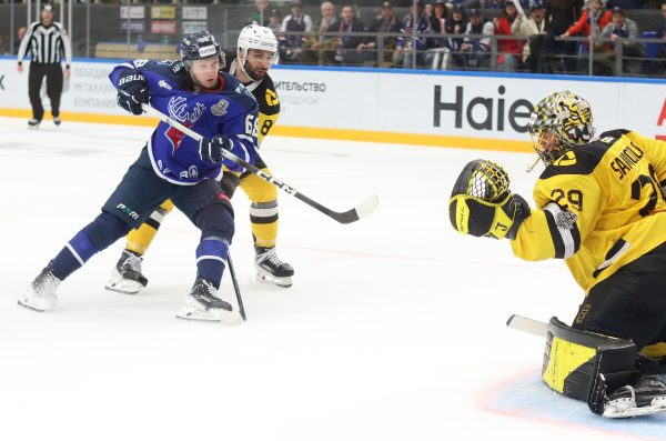 Амир Гараев подписал новое соглашение с «Торпедо»