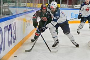 «Чайка» с победы стартовала в плей-офф МХЛ