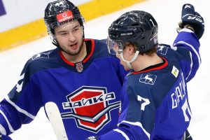 Александр Яценко признан лучшим защитником по итогам 1/8 финала чемпионата МХЛ