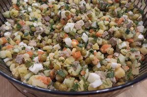 ГОСТ на оливье, борщ, окрошку и другие блюда русской кухни введут в России