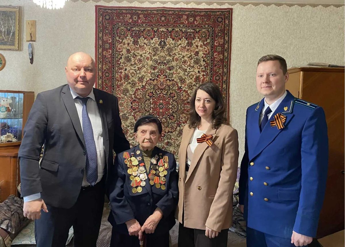 101-летнего ветерана Тамару Рунову поздравили с Днем Победы