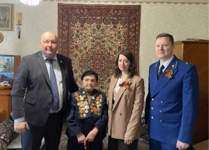 101-летнего ветерана Тамару Рунову поздравили с Днем Победы