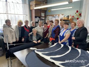 Золотые руки «Золотого возраста»: городецкие мастерицы шьют для бойцов СВО