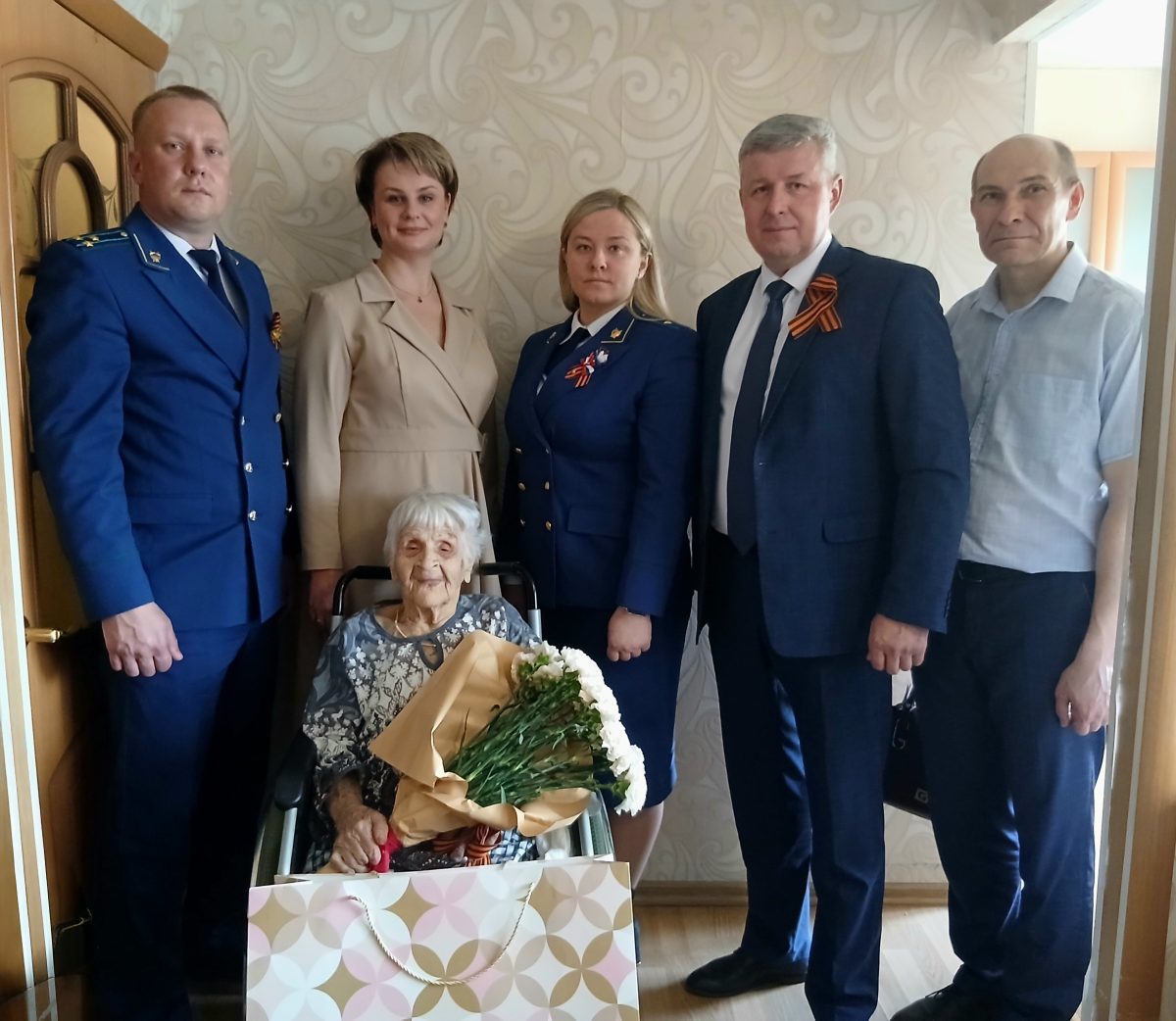 104-летнего ветерана Ефимию Репетилову поздравили с Днем Победы
