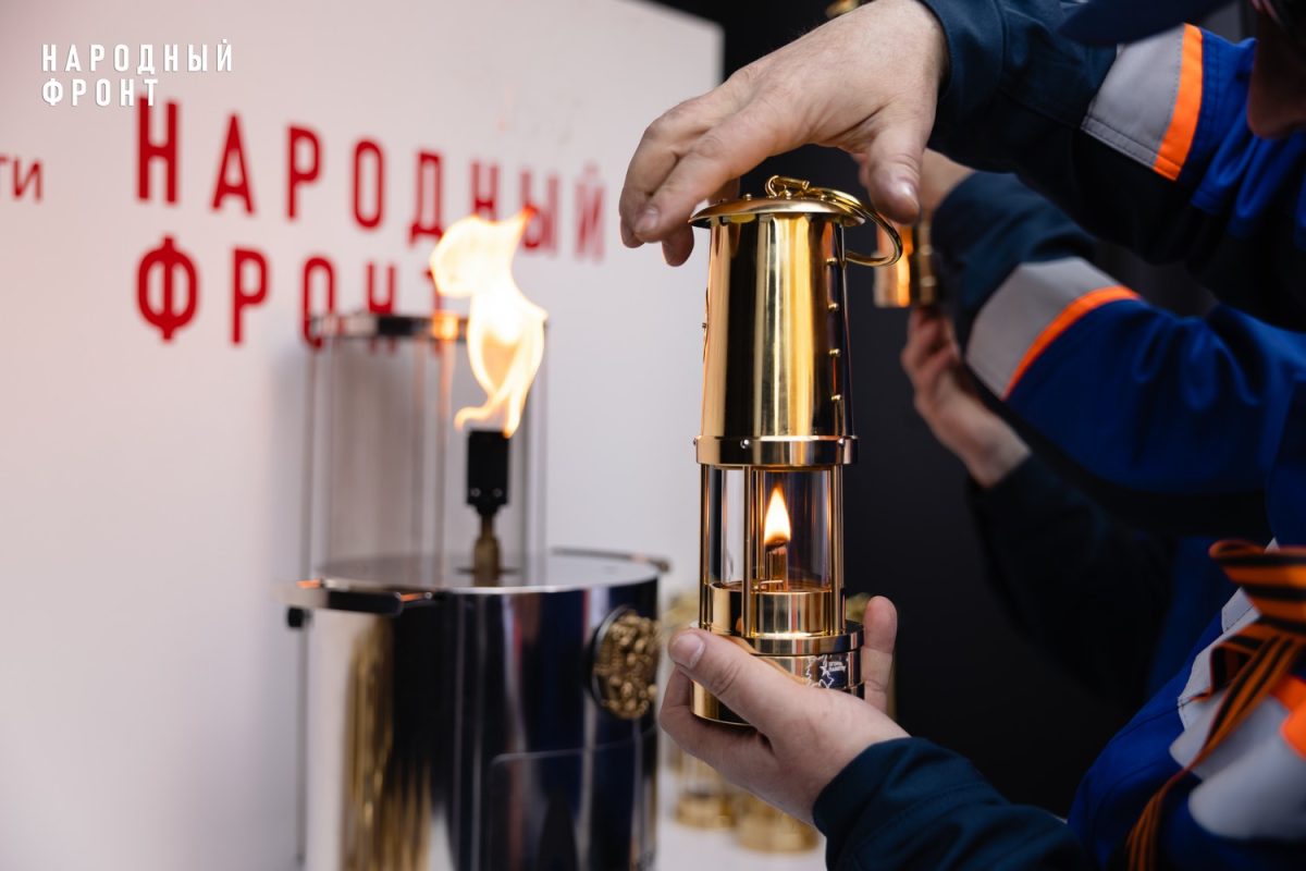 Активисты Народного фронта доставили «Огонь памяти» в Нижний Новгород