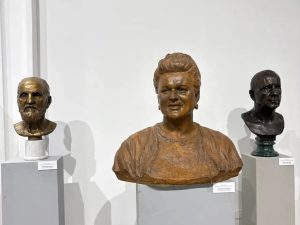 В «Рекорде» открылась выставка скульптур Владимира Курочкина