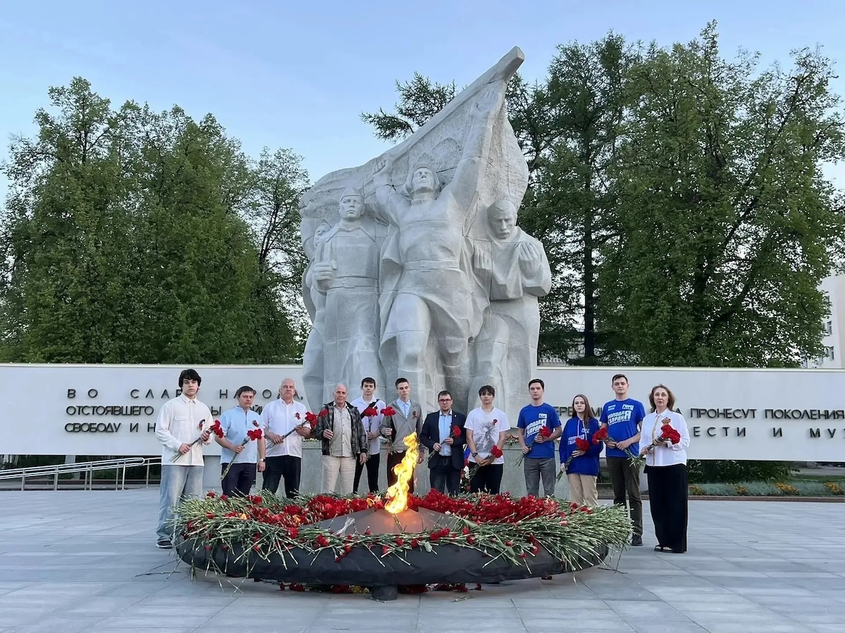 В каждом городе участники автопробега проводили памятные и патриотические мероприятия