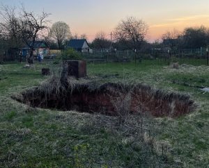 Двухметровый провал образовался в Арзамасском районе