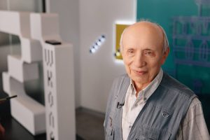 «Главное — не останавливаться»: 78-летний нижегородец изучает искусственный интеллект и китайский язык