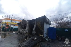 На улице Деловой в Нижнем Новгороде загорелся автосервис