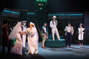 Премьера спектакля «За двумя зайцами»