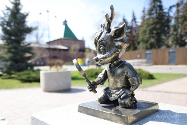 Дятел Гор и оленёнок НиНо поселились в Нижегородском кремле: фото
