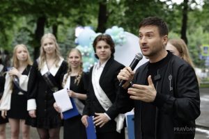 Сергей Лазарев устроил сюрприз нижегородским школьникам на последнем звонке