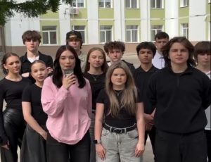 Выпускники нижегородской школы пригласили Сергея Лазарева на последний звонок