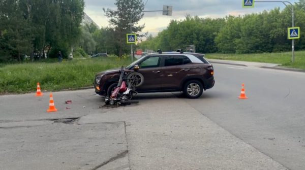 Подростки на мопеде попали в ДТП в Нижнем Новгороде