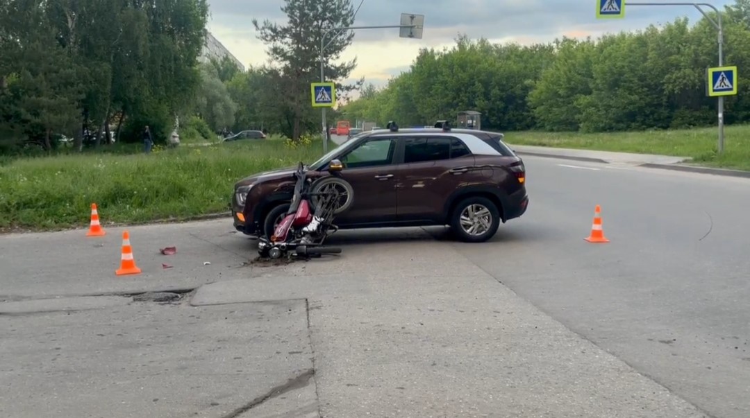 Подростки на мопеде попали в ДТП в Нижнем Новгороде