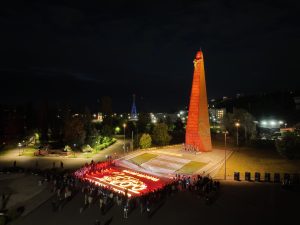 10 тысяч свечей зажгли в рамках акции «Огненные картины войны» в Парке Победы