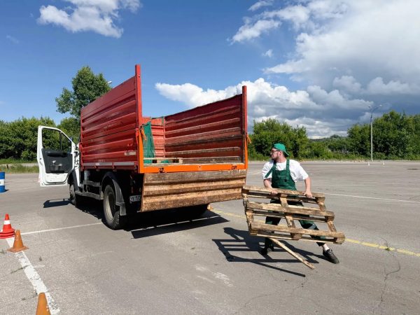 В Нижнем Новгороде прошел конкурс водителей мусоровозов