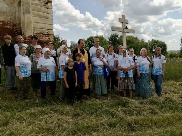 Волонтеры благоустроили еще три храма в рамках проекта