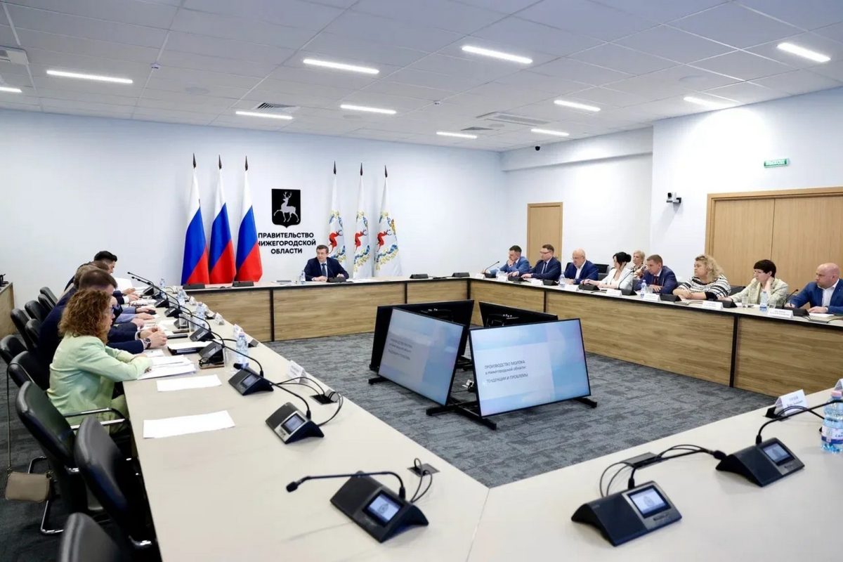 Глеб Никитин провел антикризисный штаб по молочному животноводству