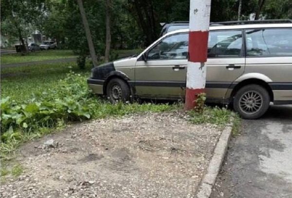Жителей Нижнего Новгорода оштрафовали за парковку на газонах на миллионы рублей