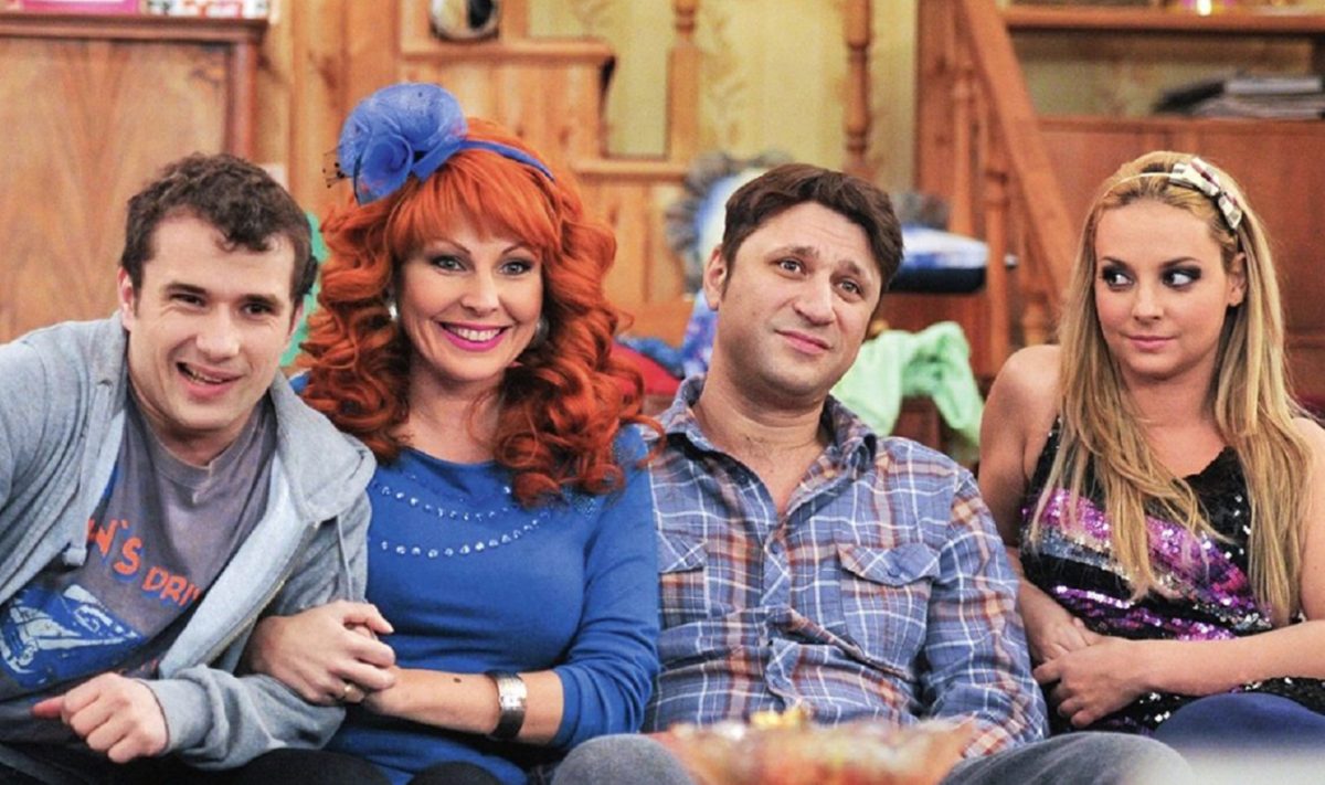 Актёры сериала в одночасье стали звёздами