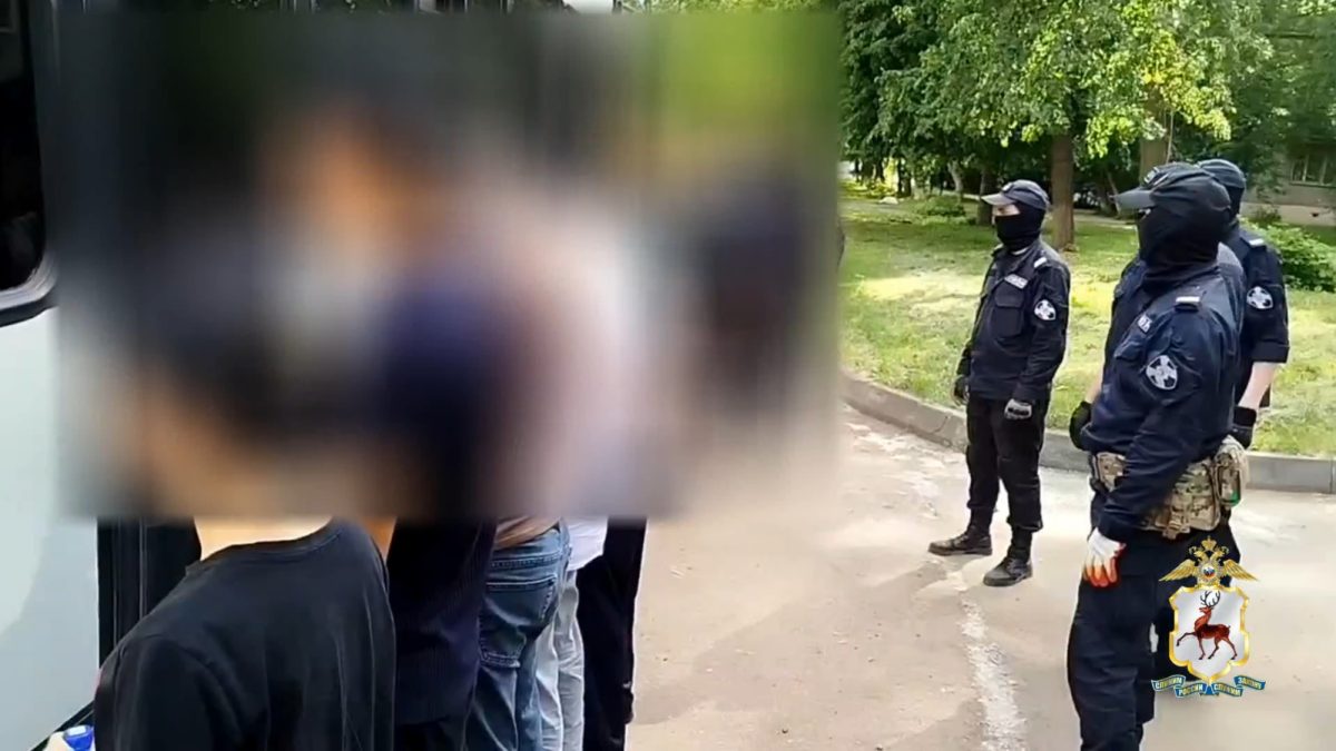 Семь мигрантов незаконно работали в клининговой компании в Нижнем Новгороде