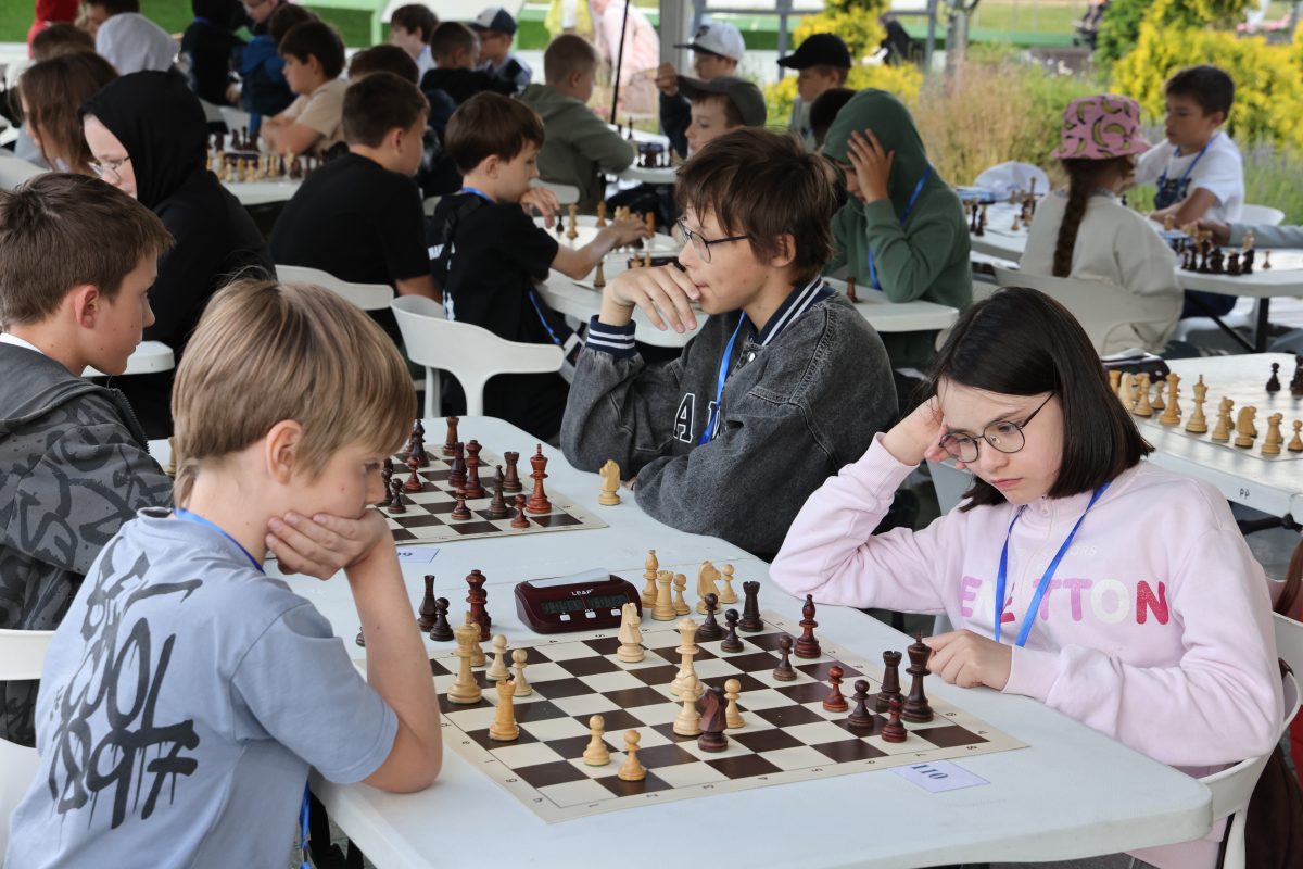 Гроссмейстер Сергей Карякин провел сеанс одновременной игры в Нижнем Новгороде