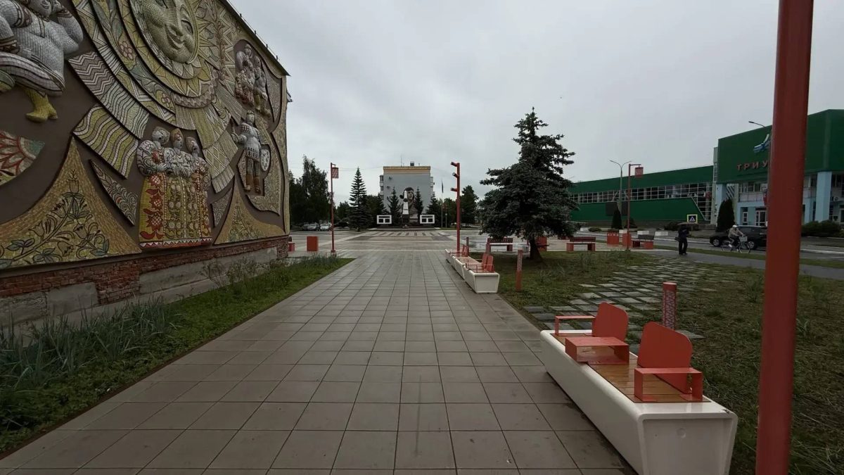 В Володарске благоустроили площадь перед ДК «Юбилейный» к 70-летию города