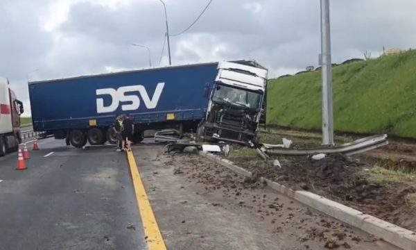 Фура перекрыла движение на трассе М‑12 в Вадском округе
