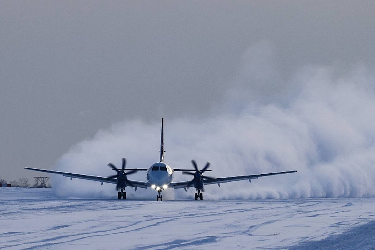Самолет Ил-114-300 с шасси "Гидромаша" на испытаниях при экстремально низких температурах