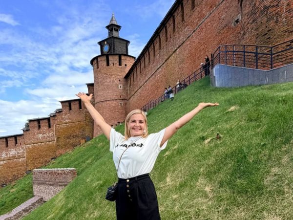 Актриса Ирина Пегова прогулялась по Нижнему Новгороду