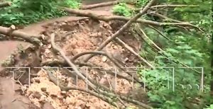 У подножия парка «Швейцария» произошел оползень