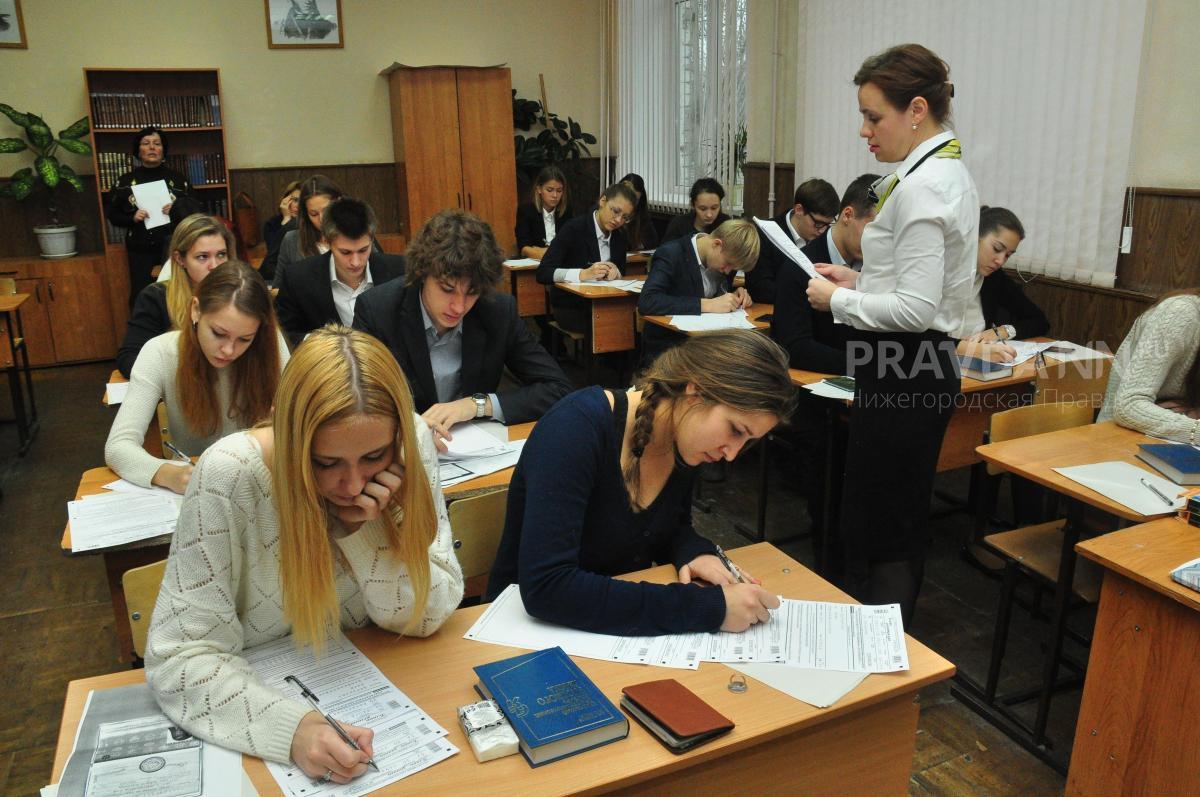 Трех нижегородцев удалили с ЕГЭ по математике из-за шпаргалок