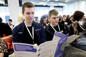 Блогерство или завод? Какие профессии выбирает нижегородская молодежь и что для этого делает регион