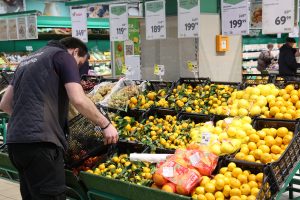 Цены на фрукты за год: мандарины подорожали, апельсины и бананы подешевели