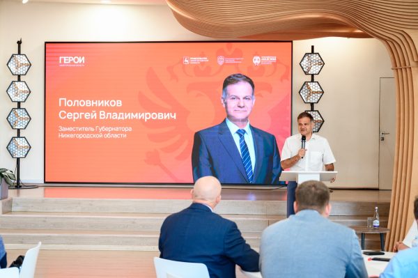 Замгубернатора Сергей Половников встретился с участниками программы «Герои»