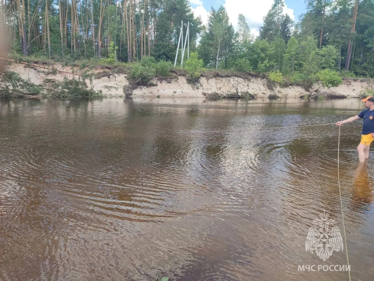 Девушка и подросток утонули на реке Лух в Володарском районе