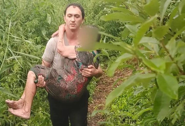 Полицейские спасли пенсионерку с деменцией, увязшую в болоте