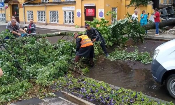 Дорогу со стороны Верхне-Волжской набережной привели в порядок после урагана