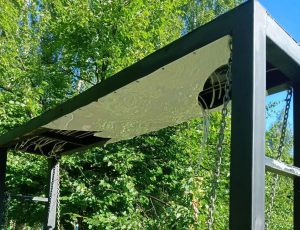 Вандалы разгромили парк Котовского в старой части Кстова