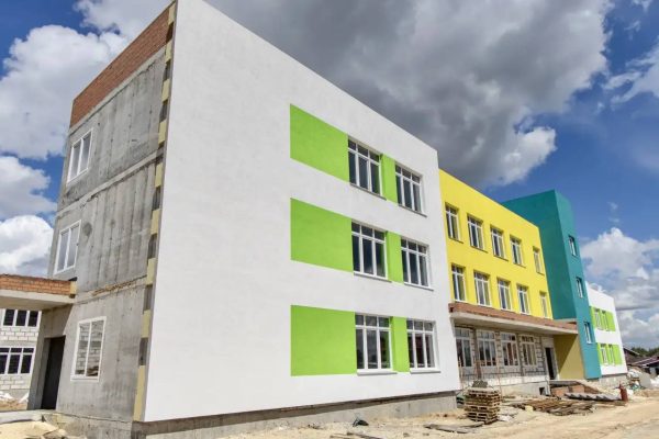 Пять детских садов почти на тысячу мест строят в Нижнем Новгороде