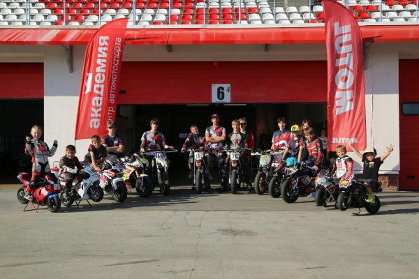 Восемь призовых мест заняли нижегородцы на 3‑м этапе чемпионата по Supermoto