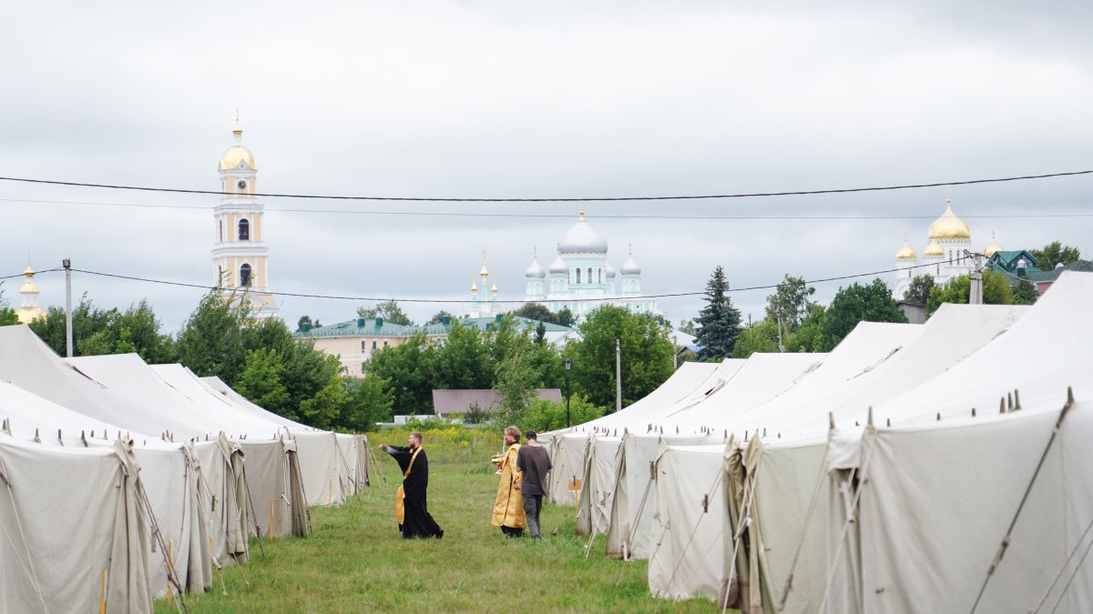 В Дивееве открыли палаточный городок для гостей Дня памяти Серафима Саровского